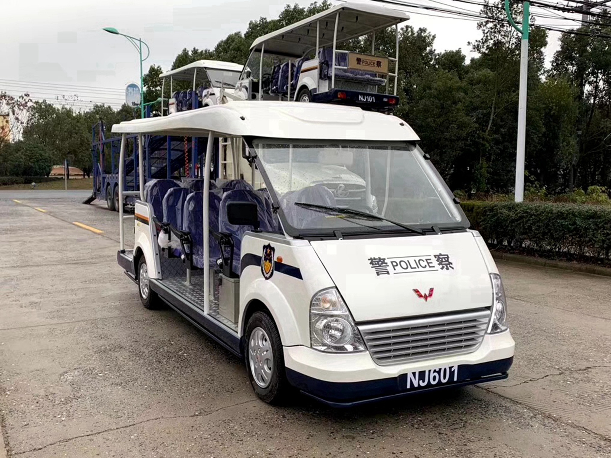 五菱威威系列8座巡逻车