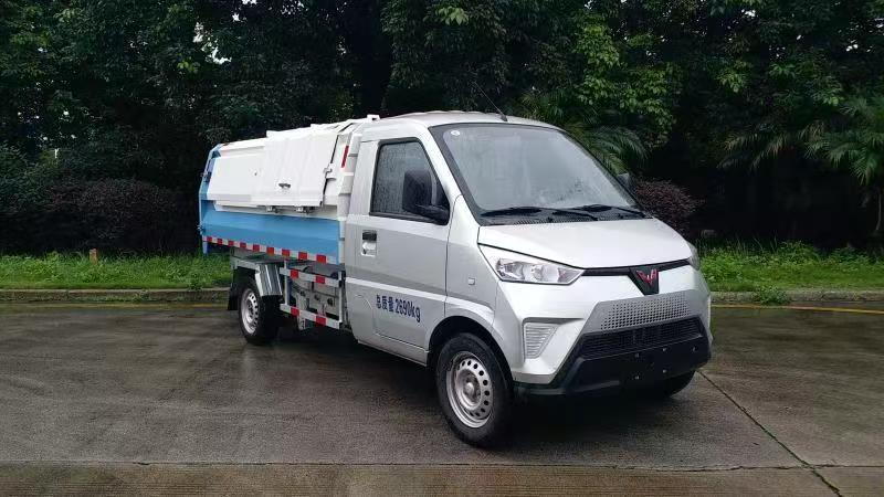五菱纯电动环卫车-自卸式垃圾车 卸料一键操作，方便快捷