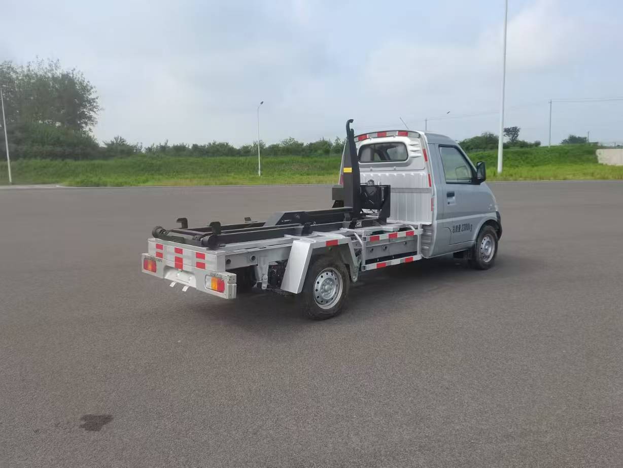 五菱纯电环卫车-车厢可拆卸式环卫车 装载能力1.5吨以上，一车可配多厢