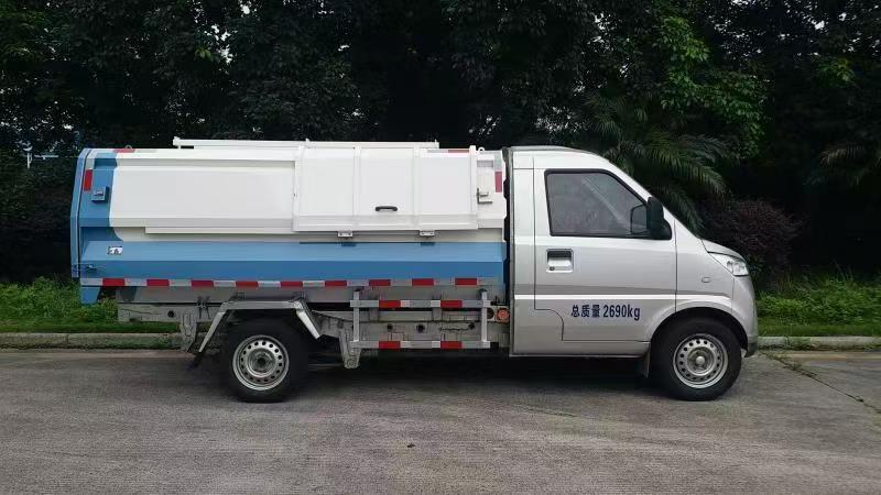 五菱纯电动环卫车-自卸式垃圾车 卸料一键操作，方便快捷